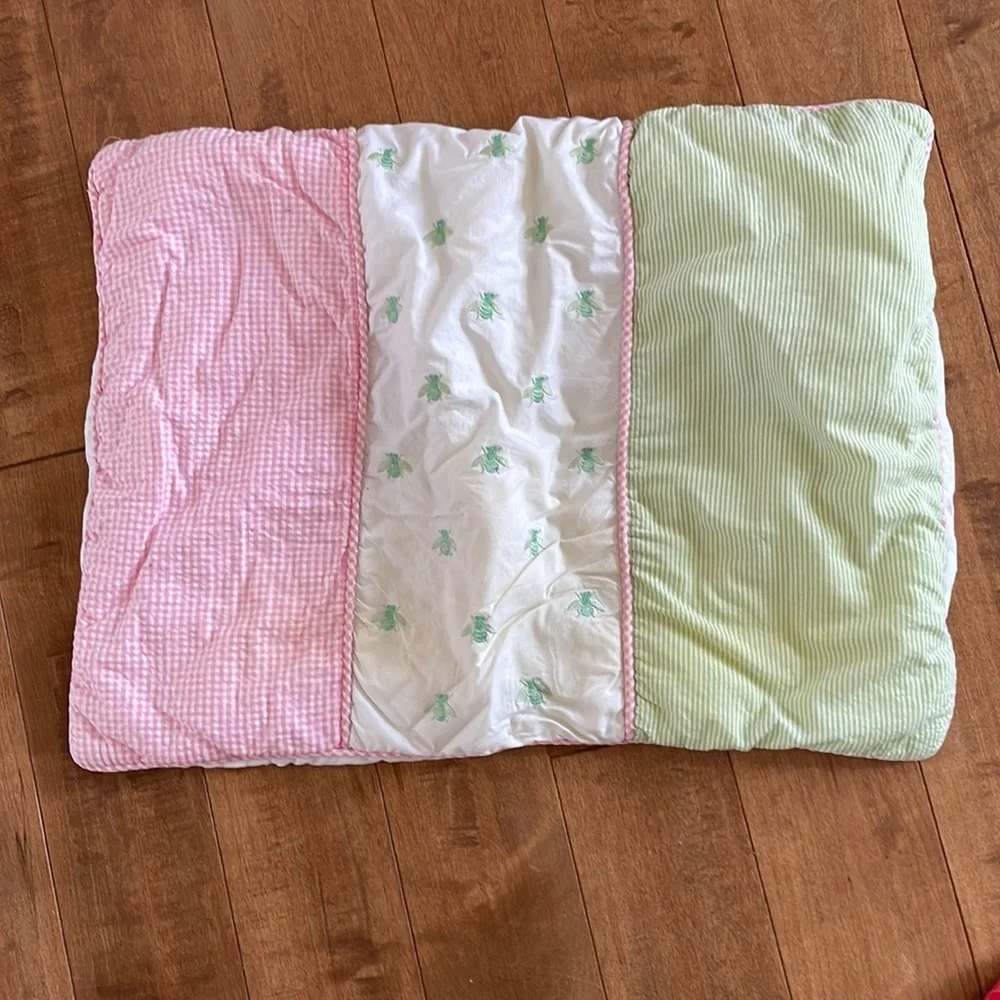 Lilly Pulitzer cotton pillow sham, bees 🐝 pink gingham - Picture 1 of 3